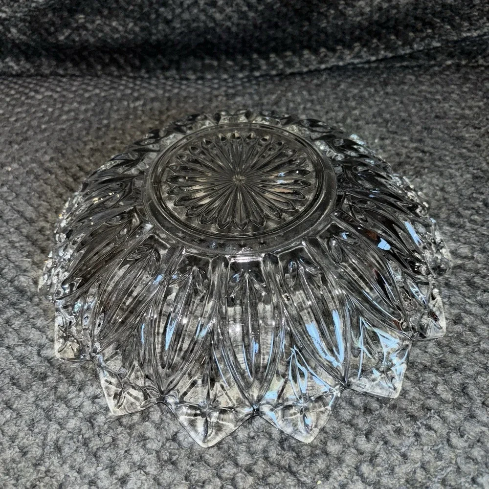 Vintage Federal Glass Flower Petal Clear Glass Sandwich Bowl /‎ Dish Large
